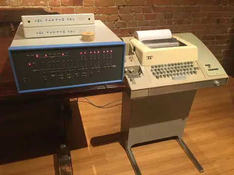 Altair 8800 com teletipo Model 33 ASR